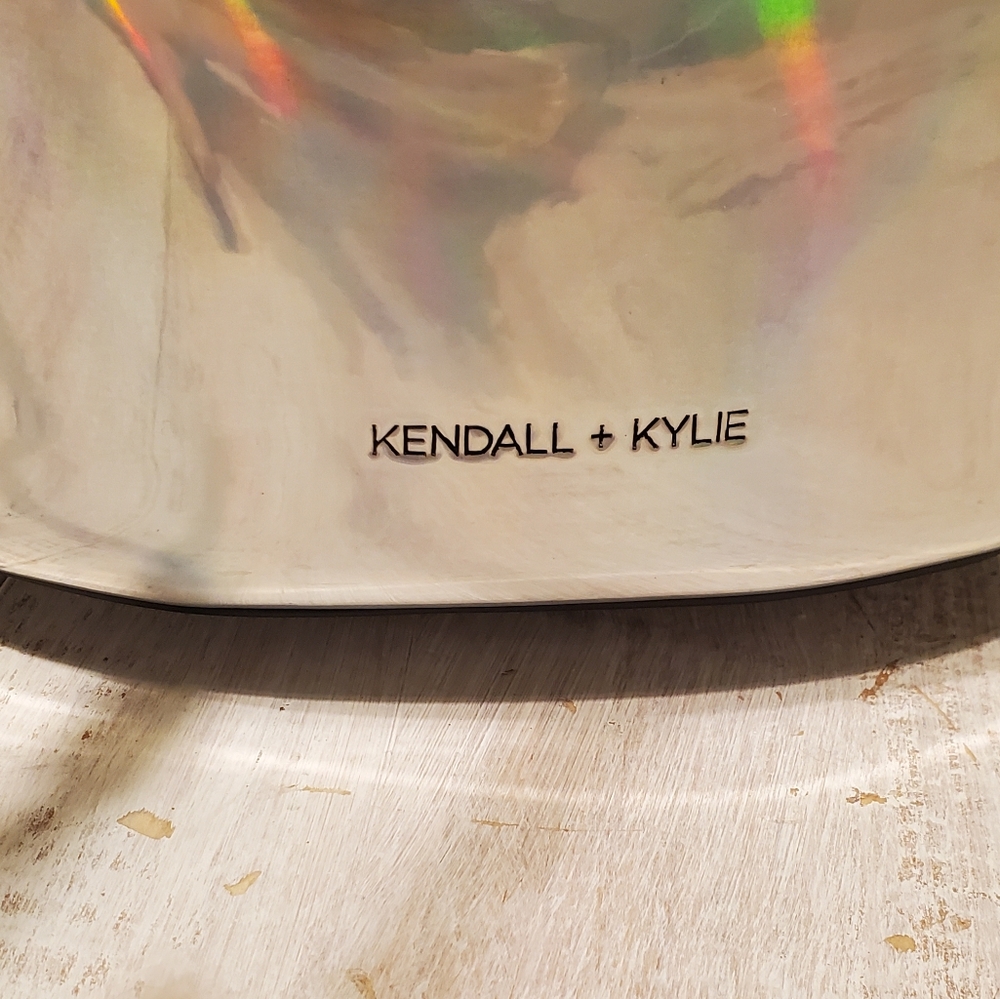 Kendall & kylie Holographic Bucket Bag - Picture 6 of 15